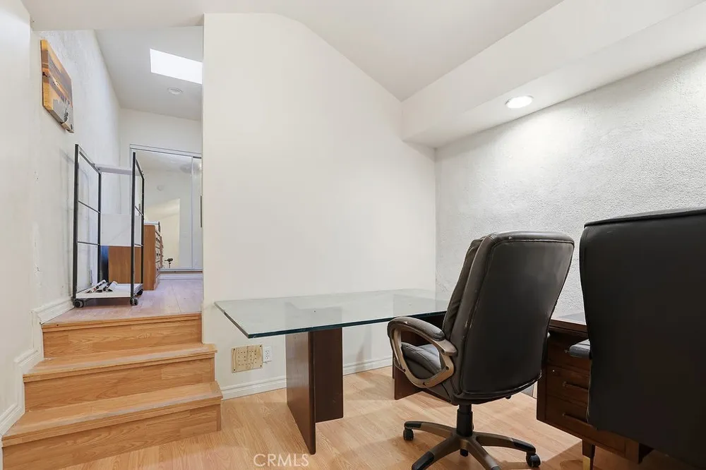24300 Sylvan Glen Calabasas, CA 91302
