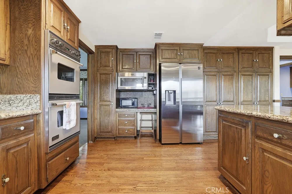 24300 Sylvan Glen Calabasas, CA 91302