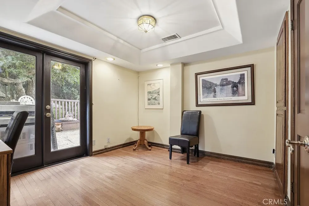 24300 Sylvan Glen Calabasas, CA 91302