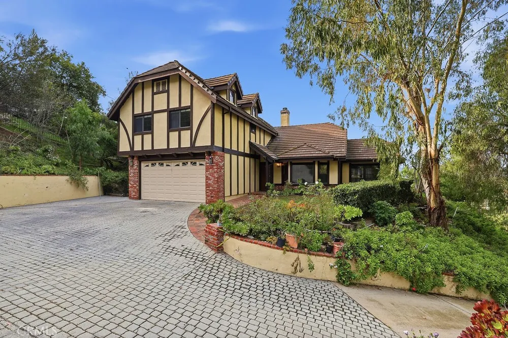 24300 Sylvan Glen Calabasas, CA 91302