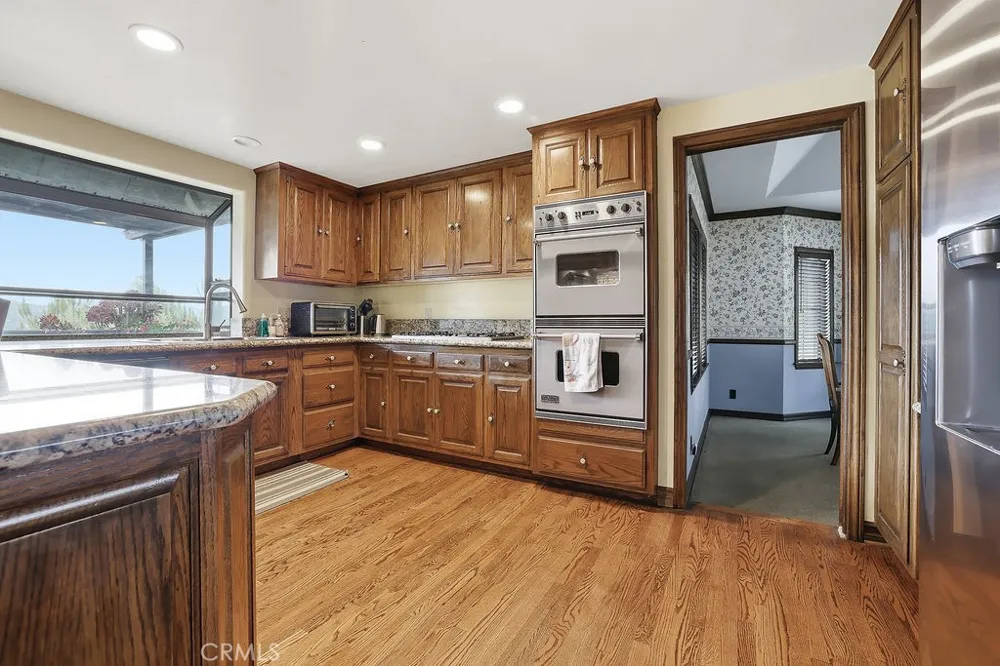 24300 Sylvan Glen Calabasas, CA 91302