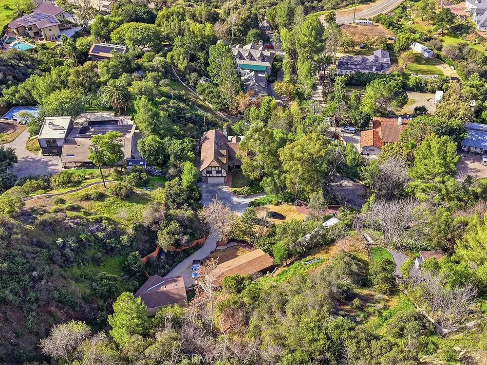 24300 Sylvan Glen Calabasas, CA 91302