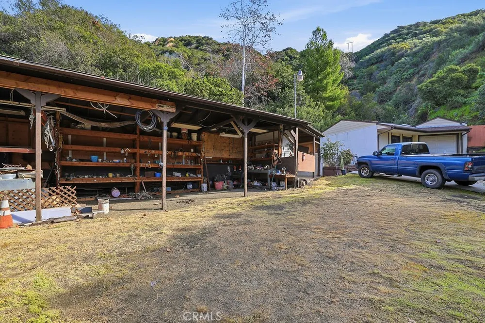 24300 Sylvan Glen Calabasas, CA 91302