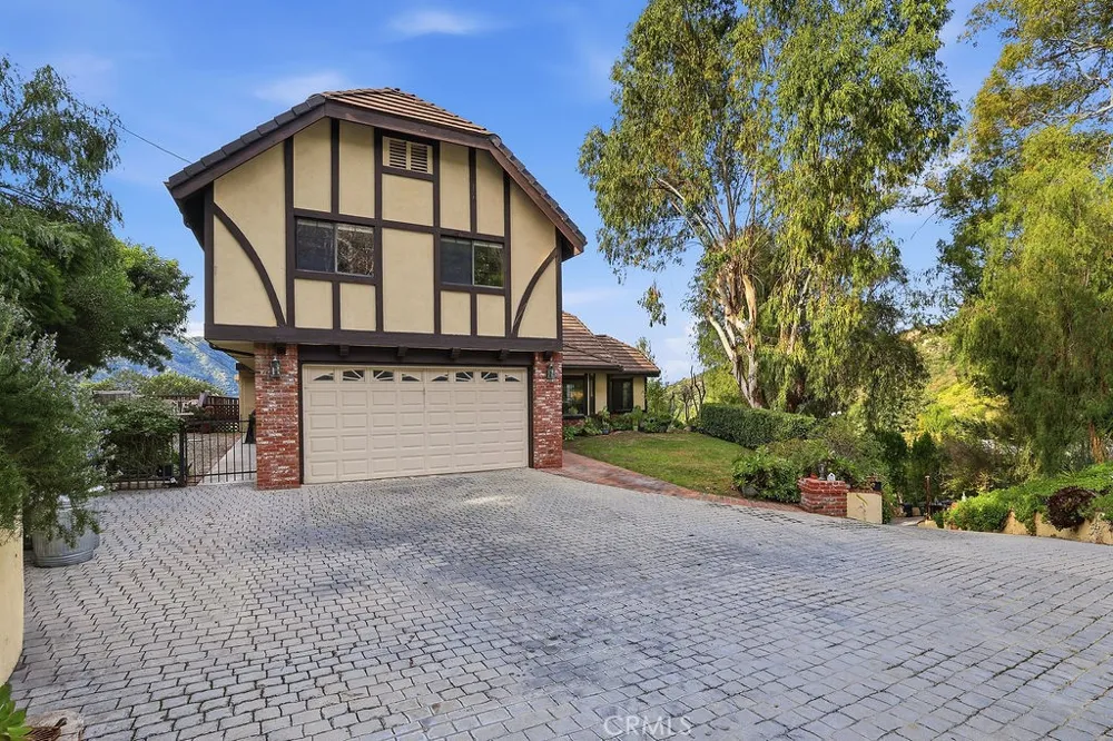 24300 Sylvan Glen Calabasas, CA 91302