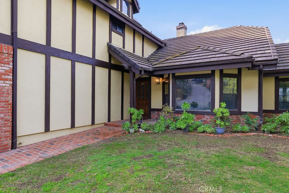 24300 Sylvan Glen Calabasas, CA 91302