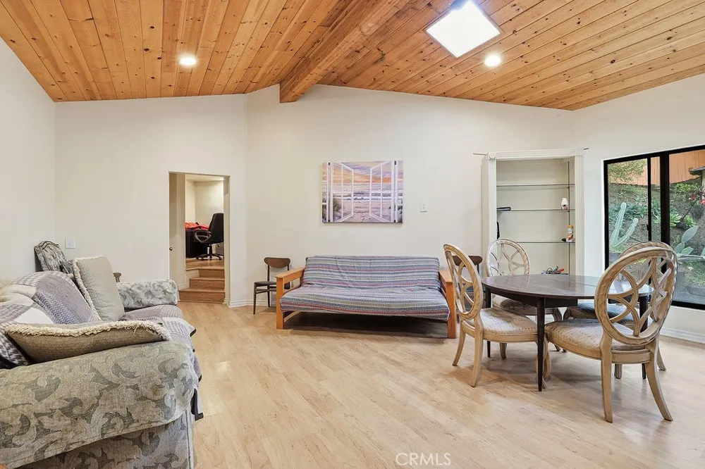 24300 Sylvan Glen Calabasas, CA 91302