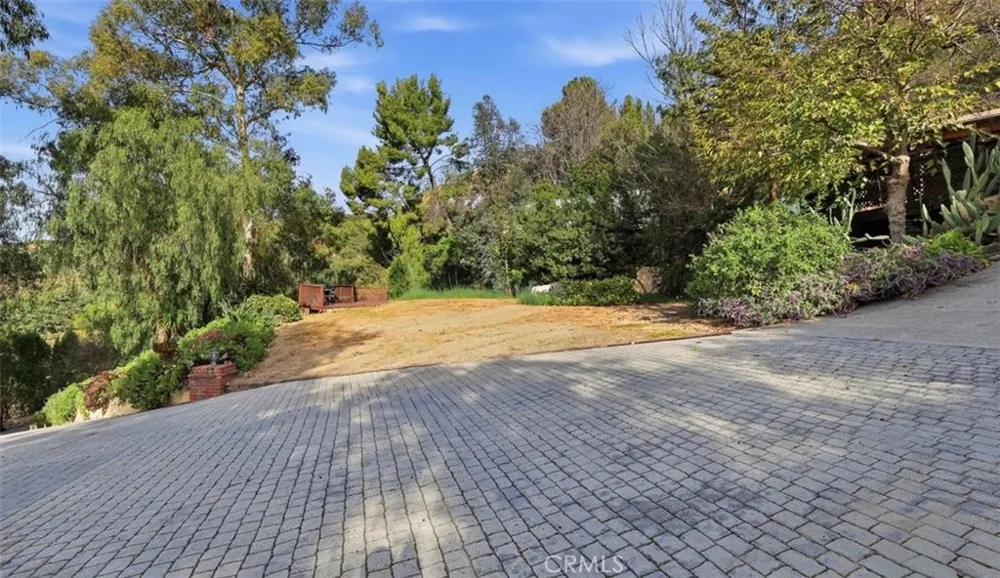 24300 Sylvan Glen Calabasas, CA 91302