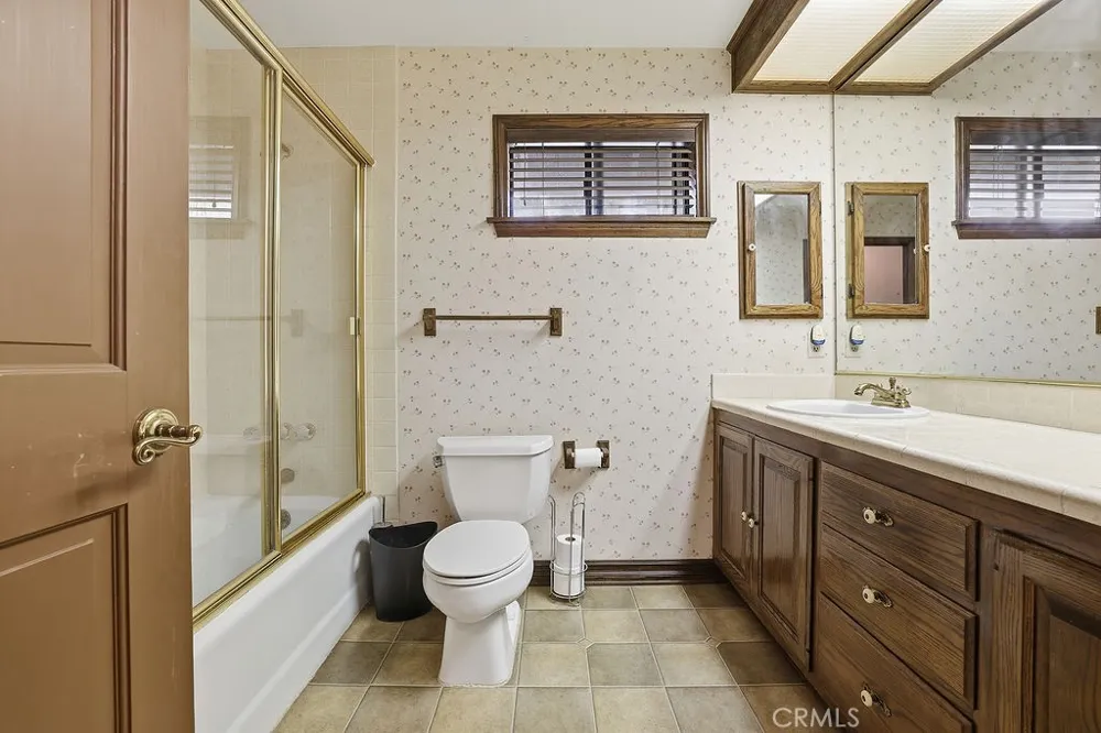 24300 Sylvan Glen Calabasas, CA 91302