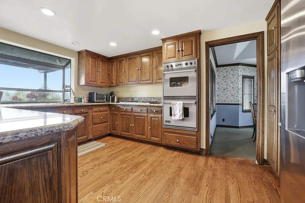 24300 Sylvan Glen Calabasas, CA 91302
