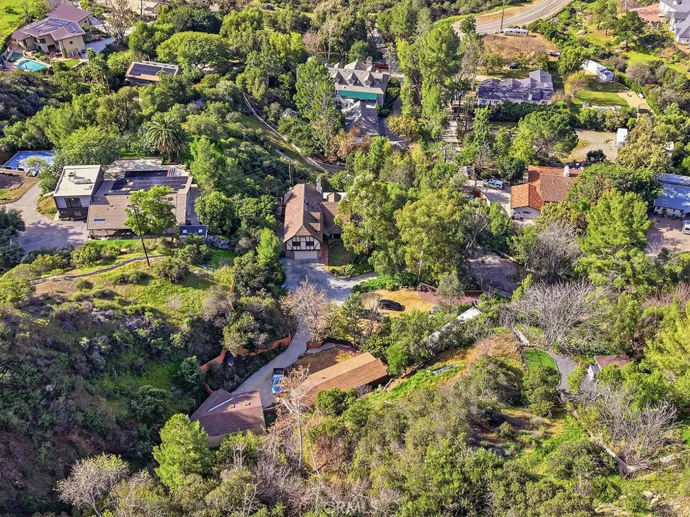 24300 Sylvan Glen Calabasas, CA 91302