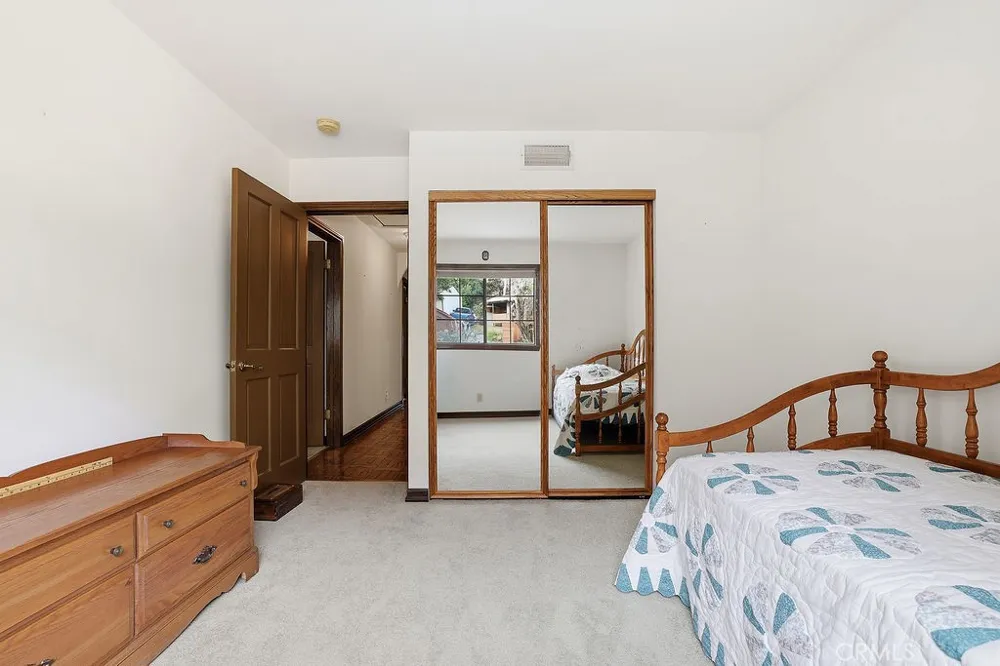 24300 Sylvan Glen Calabasas, CA 91302