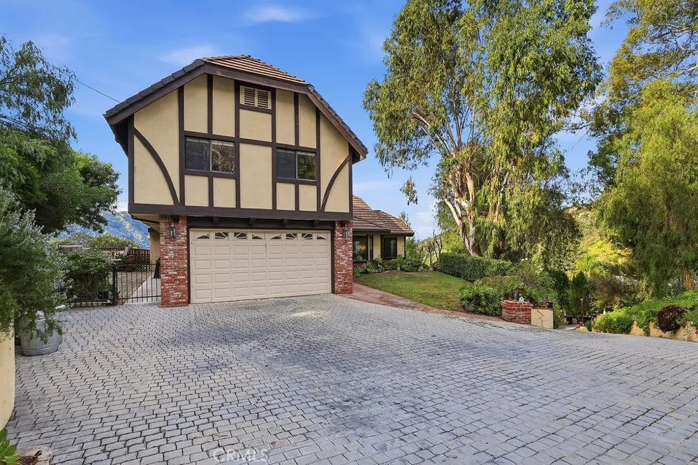 24300 Sylvan Glen Calabasas, CA 91302