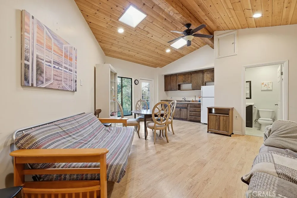 24300 Sylvan Glen Calabasas, CA 91302
