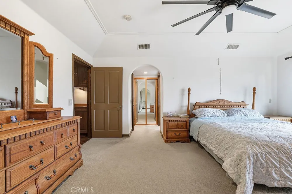 24300 Sylvan Glen Calabasas, CA 91302
