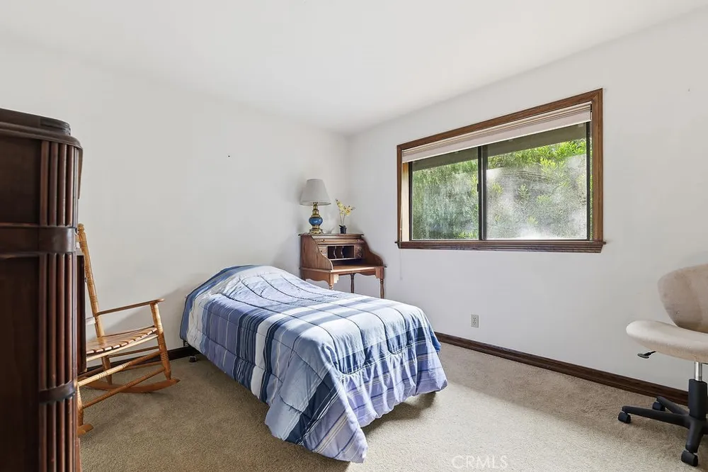 24300 Sylvan Glen Calabasas, CA 91302