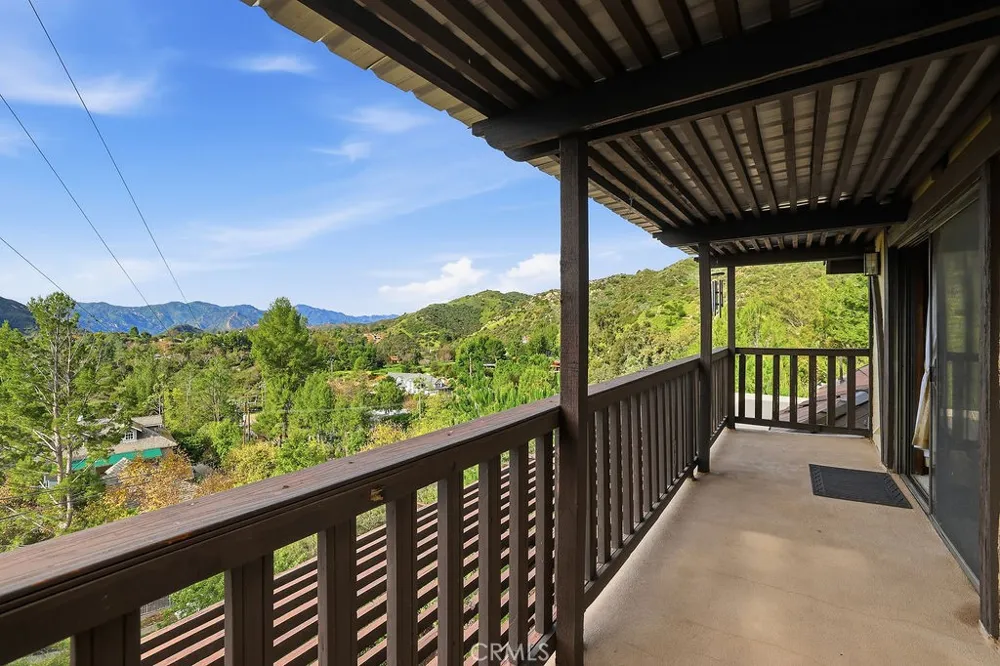 24300 Sylvan Glen Calabasas, CA 91302