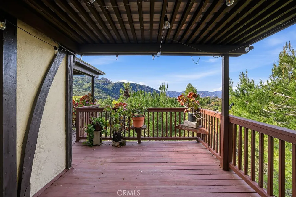 24300 Sylvan Glen Calabasas, CA 91302