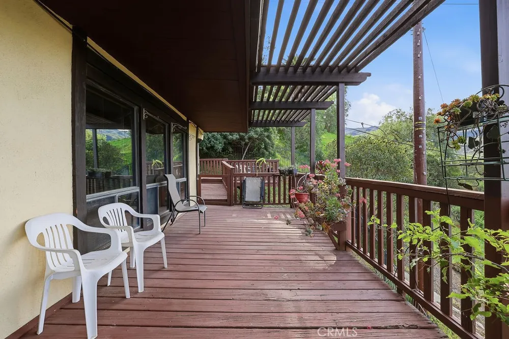 24300 Sylvan Glen Calabasas, CA 91302
