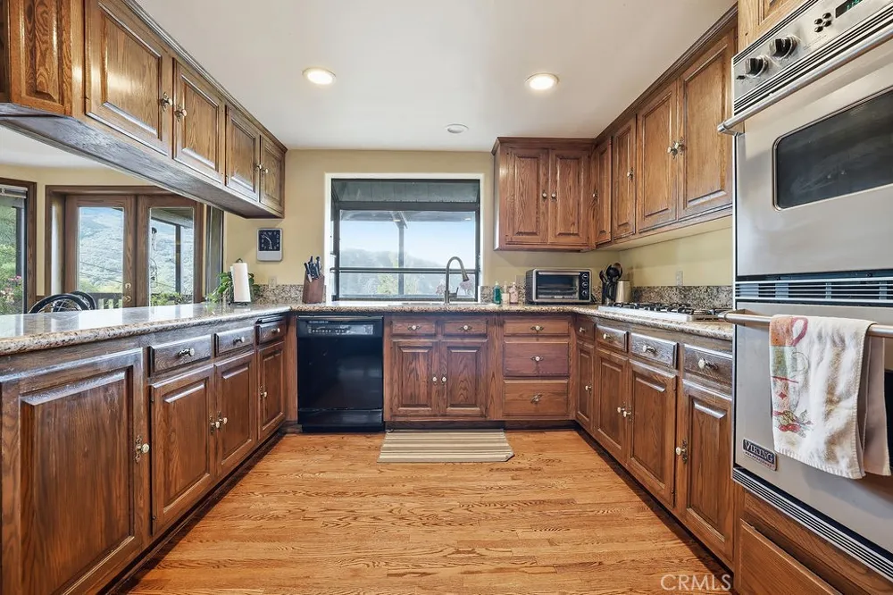 24300 Sylvan Glen Calabasas, CA 91302