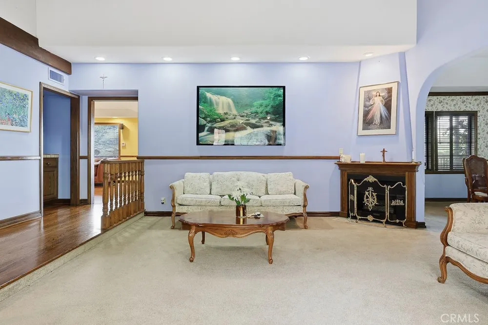 24300 Sylvan Glen Calabasas, CA 91302