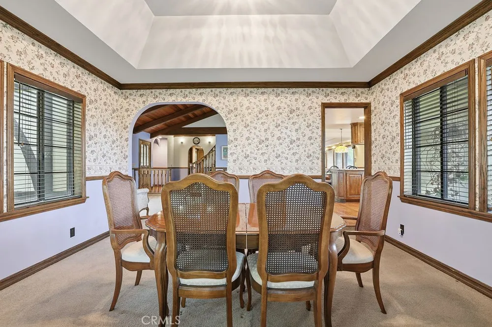 24300 Sylvan Glen Calabasas, CA 91302