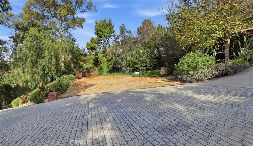 24300 Sylvan Glen Calabasas, CA 91302