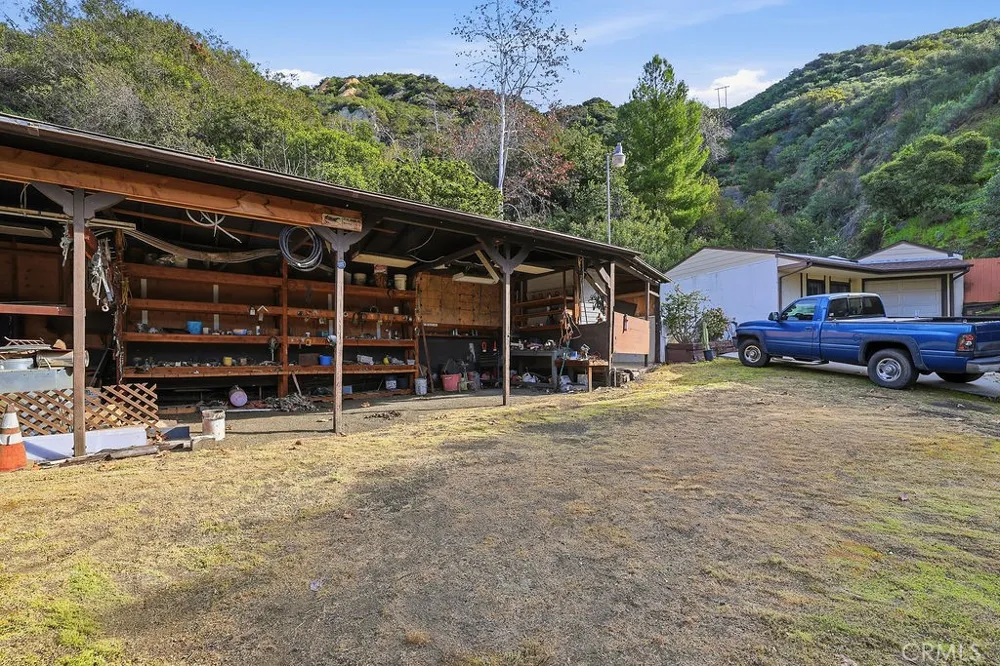 24300 Sylvan Glen Calabasas, CA 91302