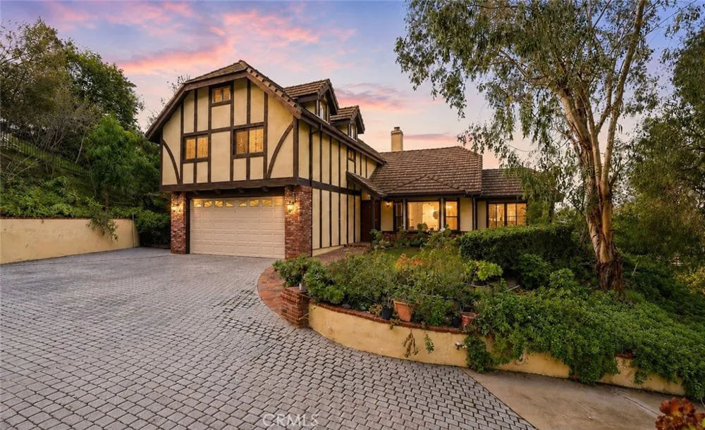 24300 Sylvan Glen Calabasas, CA 91302