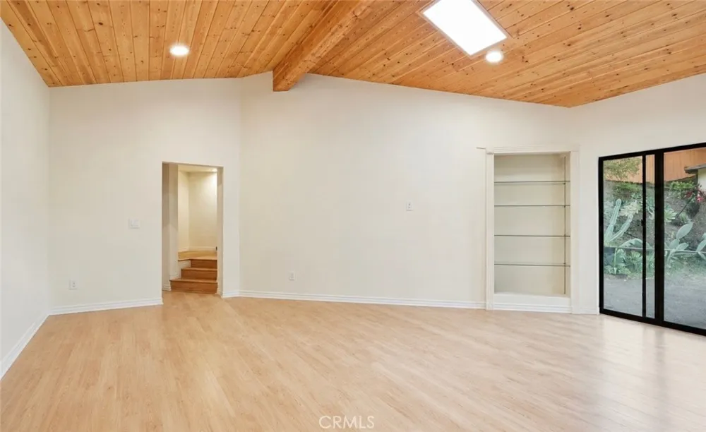 24300 Sylvan Glen Calabasas, CA 91302