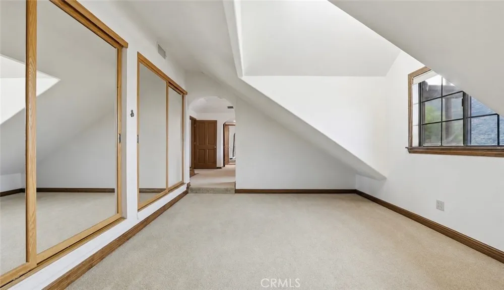 24300 Sylvan Glen Calabasas, CA 91302