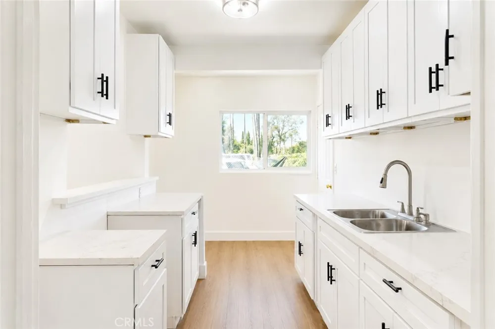 3747 Mintern Jurupa Valley, CA 92509