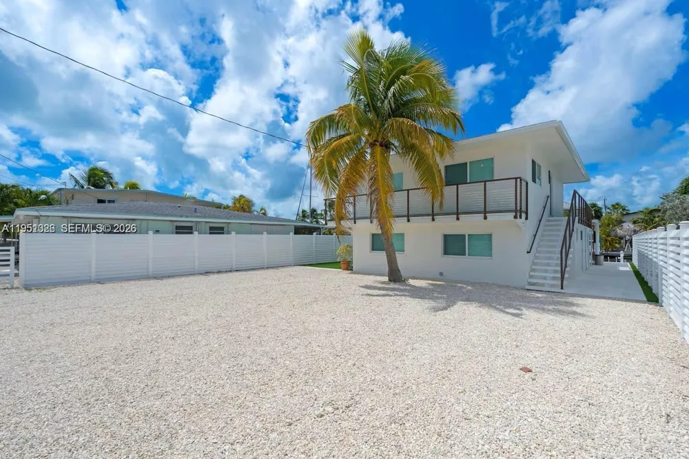 125 Gardenia St Plantation Key, FL 33070