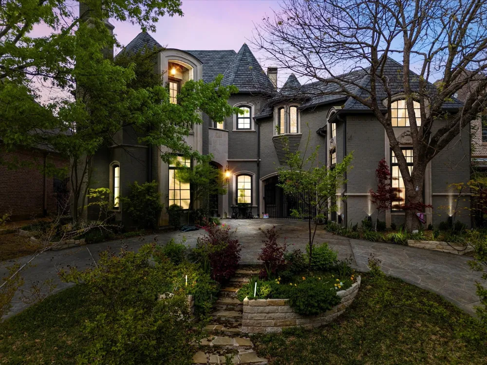 6607 Lake Circle Drive