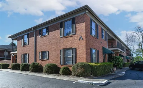 1833 Banking Street #A24