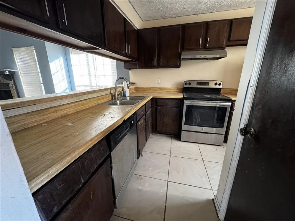 871 Brandy Oaks Lane Stone Mountain, GA 30088