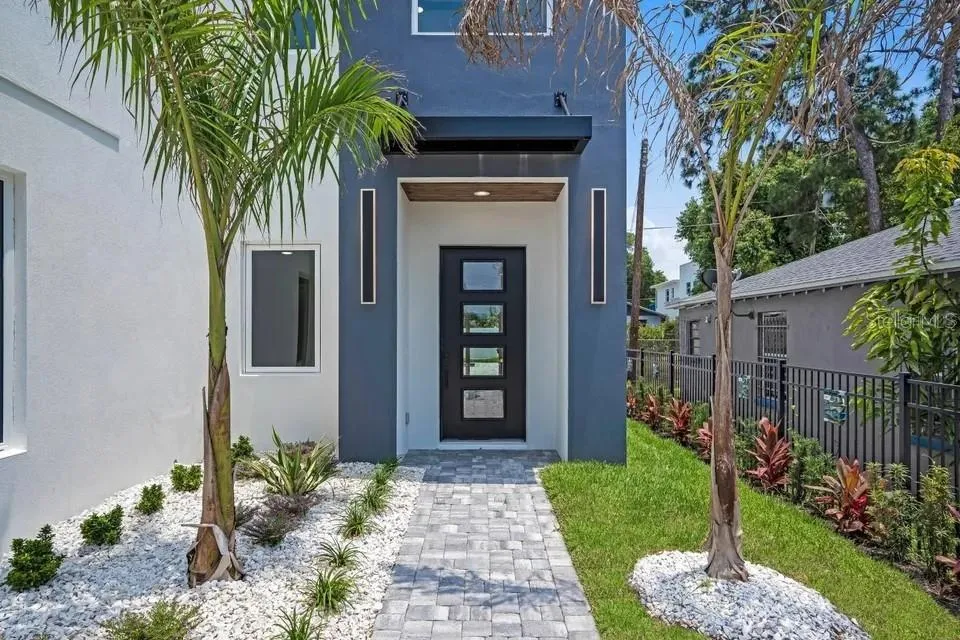 1156 COCOANUT AVENUE Sarasota, FL 34236