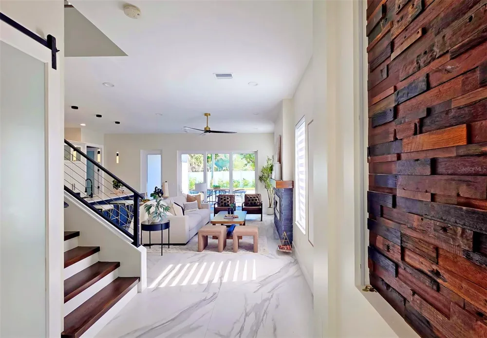 1156 COCOANUT AVENUE Sarasota, FL 34236