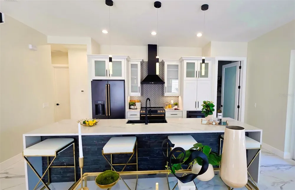 1156 COCOANUT AVENUE Sarasota, FL 34236