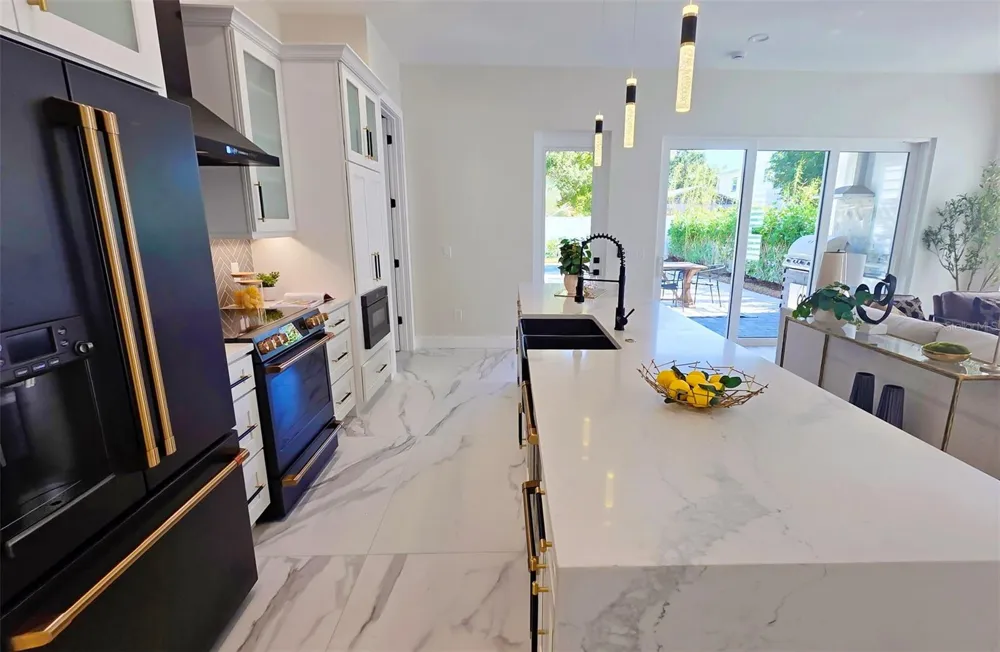 1156 COCOANUT AVENUE Sarasota, FL 34236