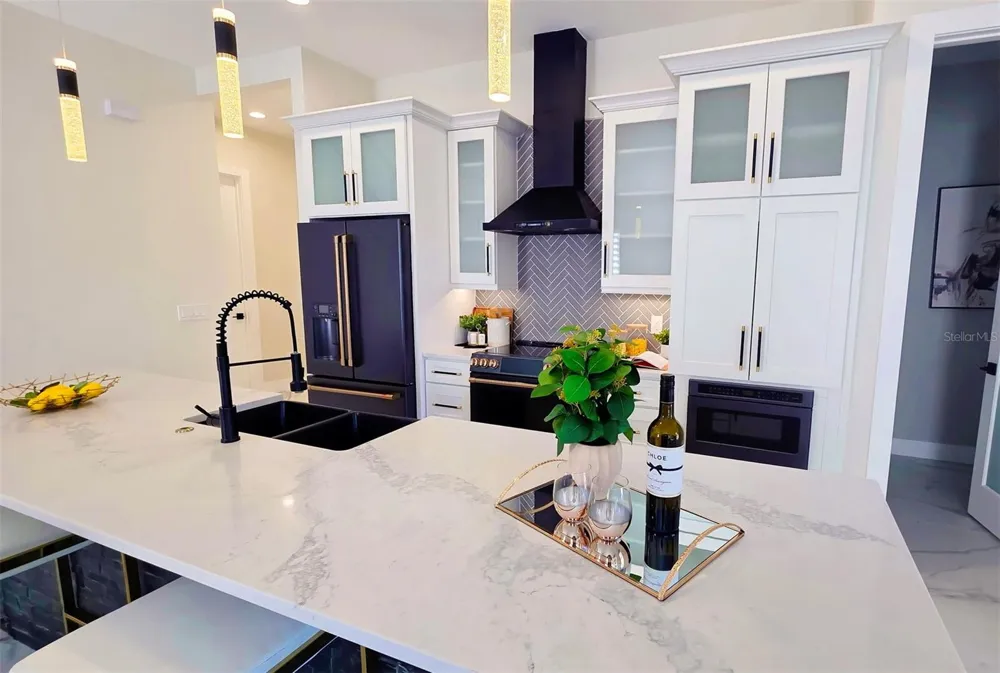 1156 COCOANUT AVENUE Sarasota, FL 34236