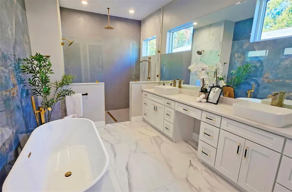 1156 COCOANUT AVENUE Sarasota, FL 34236