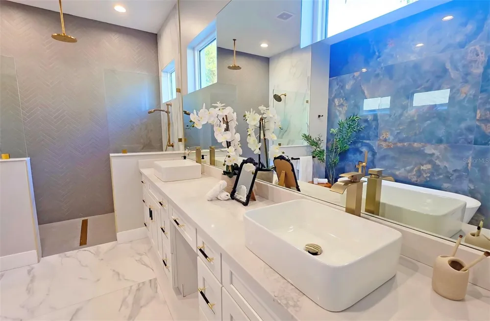 1156 COCOANUT AVENUE Sarasota, FL 34236
