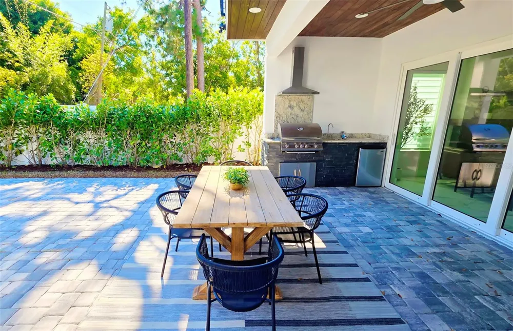 1156 COCOANUT AVENUE Sarasota, FL 34236