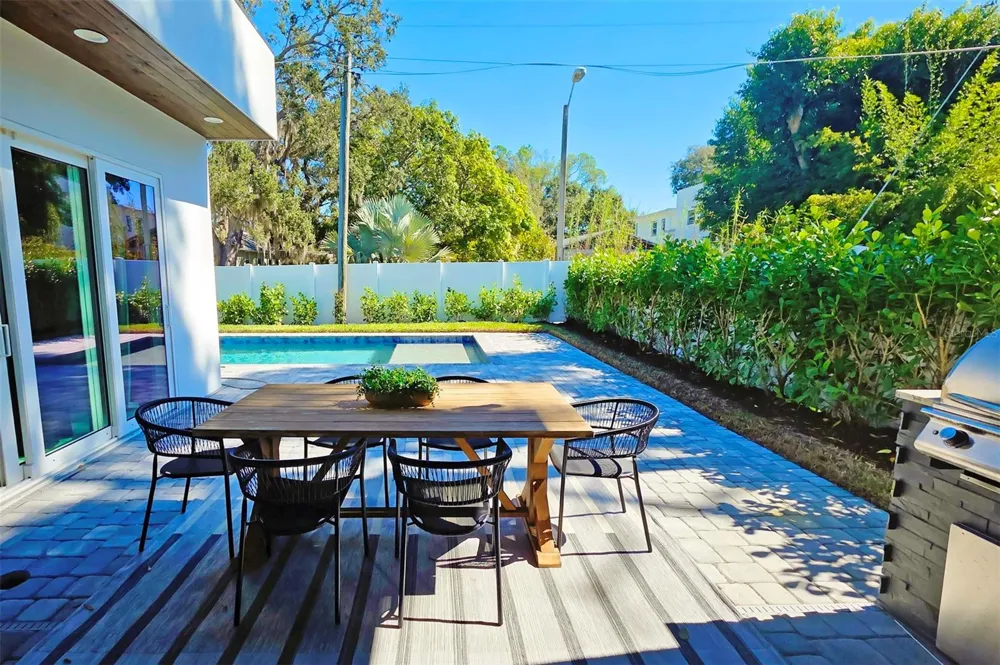 1156 COCOANUT AVENUE Sarasota, FL 34236
