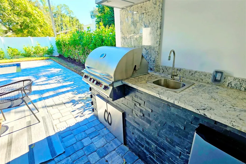 1156 COCOANUT AVENUE Sarasota, FL 34236