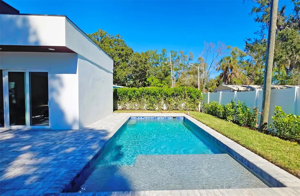 1156 COCOANUT AVENUE Sarasota, FL 34236