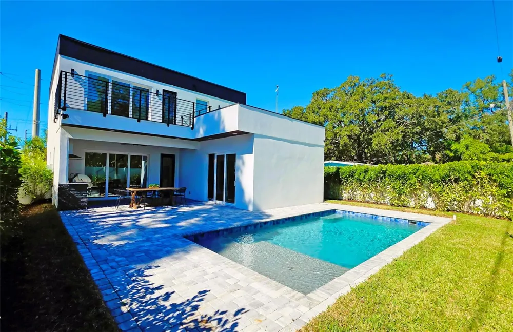 1156 COCOANUT AVENUE Sarasota, FL 34236