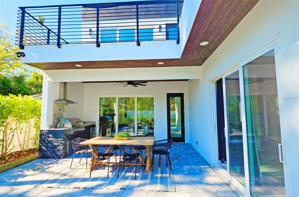 1156 COCOANUT AVENUE Sarasota, FL 34236
