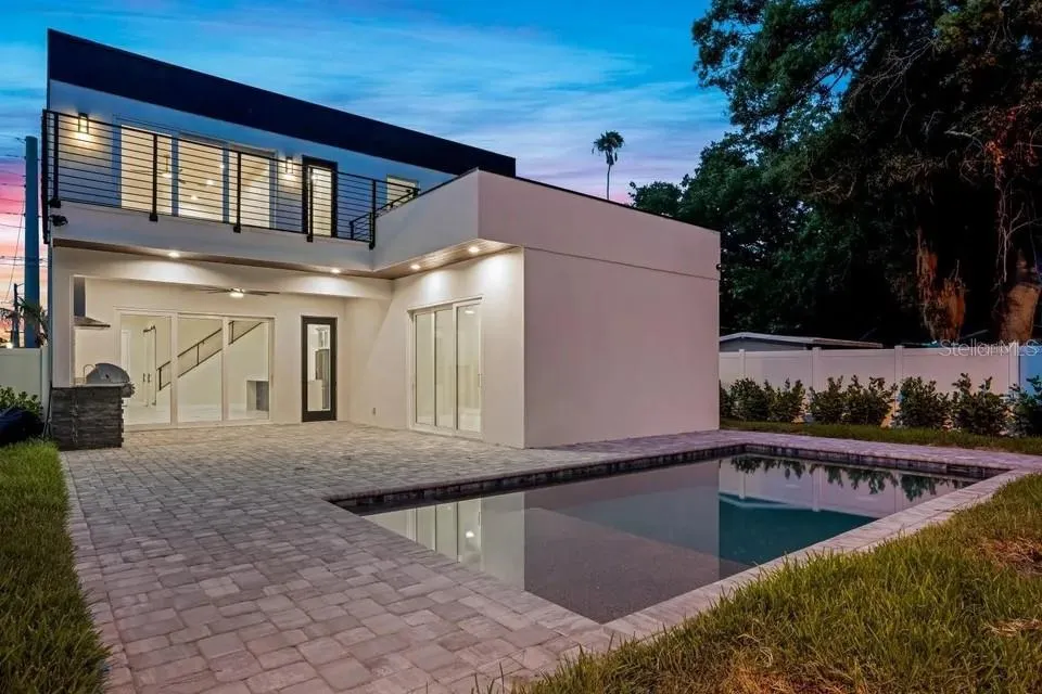 1156 COCOANUT AVENUE Sarasota, FL 34236