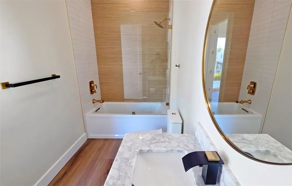 1156 COCOANUT AVENUE Sarasota, FL 34236